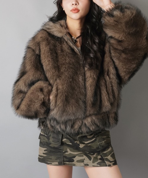 SPINNS（スピンズ）の「ボリューム感がかわいすぎ！高見えフェイクファーブルゾン/コート/フード付き（ブルゾン・レディース・ベージュ/ブラウン/グレー・ONESIZE）」の21枚目の写真