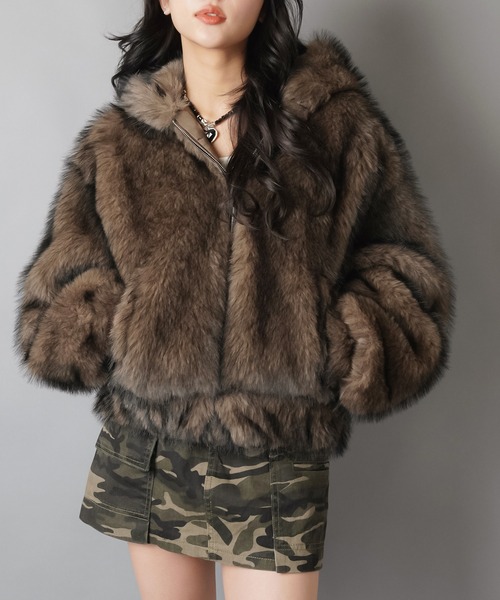 SPINNS（スピンズ）の「ボリューム感がかわいすぎ！高見えフェイクファーブルゾン/コート/フード付き（ブルゾン・レディース・ベージュ/ブラウン/グレー・ONESIZE）」の19枚目の写真