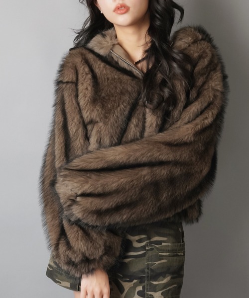 SPINNS（スピンズ）の「ボリューム感がかわいすぎ！高見えフェイクファーブルゾン/コート/フード付き（ブルゾン・レディース・ベージュ/ブラウン/グレー・ONESIZE）」の18枚目の写真