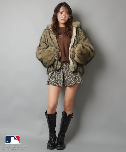 SPINNS（スピンズ）の「ボリューム感がかわいすぎ！高見えフェイクファーブルゾン/コート/フード付き（ブルゾン・レディース・ベージュ/ブラウン/グレー・ONESIZE）」の11枚目の写真