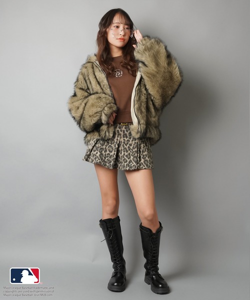 SPINNS（スピンズ）の「ボリューム感がかわいすぎ！高見えフェイクファーブルゾン/コート/フード付き（ブルゾン・レディース・ベージュ/ブラウン/グレー・ONESIZE）」の10枚目の写真