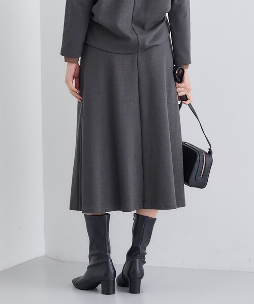 INDIVI(インディヴィ)の「【SETUP可能/洗える/UVケア】ライトジャージ セミフレアスカート(スカート・レディース・オフホワイト/ダークグレー/ブラック・15 /19/13/05/36/38/40)」の16枚目の写真