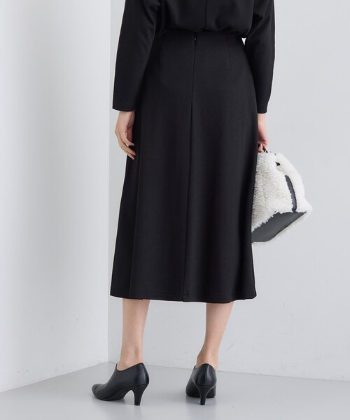 INDIVI(インディヴィ)の「【SETUP可能/洗える/UVケア】ライトジャージ セミフレアスカート(スカート・レディース・オフホワイト/ダークグレー/ブラック・15 /19/13/05/36/38/40)」の13枚目の写真