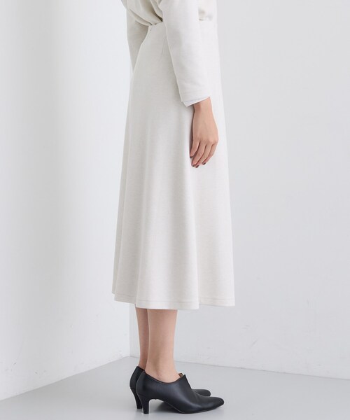 INDIVI(インディヴィ)の「【SETUP可能/洗える/UVケア】ライトジャージ セミフレアスカート(スカート・レディース・オフホワイト/ダークグレー/ブラック・15 /19/13/05/36/38/40)」の8枚目の写真