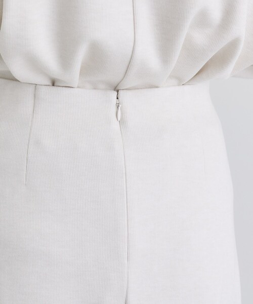 INDIVI(インディヴィ)の「【SETUP可能/洗える/UVケア】ライトジャージ セミフレアスカート(スカート・レディース・オフホワイト/ダークグレー/ブラック・15 /19/13/05/36/38/40)」の5枚目の写真