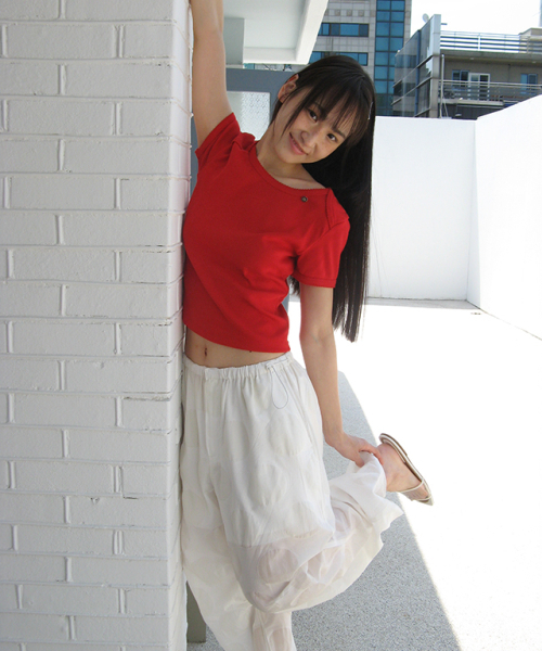 RONRON(ロンロン)の「SEAM DETAIL SLIM T SHIRT RED(Tシャツ/カットソー・レディース・その他・FREE)」の2枚目の写真