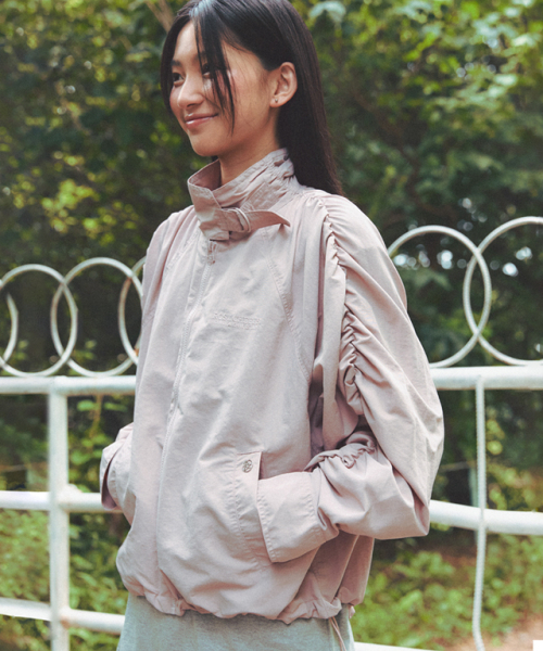 RONRON(ロンロン)の「BUCKLE SHIRRING WIND JUMPER INDIE PINK(ナイロンジャケット・レディース・その他・FREE)」の1枚目の写真