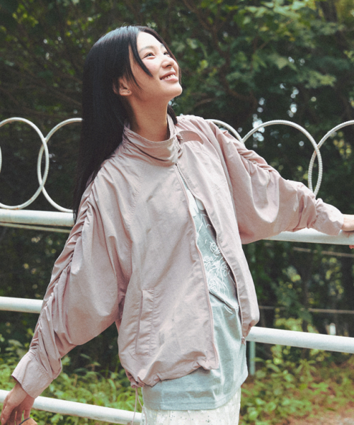 RONRON(ロンロン)の「BUCKLE SHIRRING WIND JUMPER INDIE PINK(ナイロンジャケット・レディース・その他・FREE)」の2枚目の写真