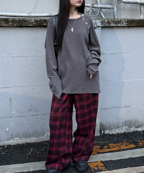 Figments(フィグメンツ)の「メタルボタンワッフルロンT(Tシャツ/カットソー・レディース・ブラック/チャコールグレー・FREE)」の6枚目の写真