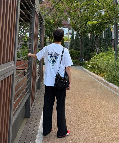MONSTER REPUBLIC(モンスターリパブリック)の「ムーブメントフラワーミッドナイトブルーTシャツホワイト(Tシャツ/カットソー・レディース・その他・MEDIUM/SMALL/X-LARGE/LARGE)」の4枚目の写真