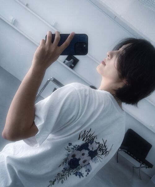 MONSTER REPUBLIC(モンスターリパブリック)の「ムーブメントフラワーミッドナイトブルーTシャツホワイト(Tシャツ/カットソー・レディース・その他・MEDIUM/SMALL/X-LARGE/LARGE)」の12枚目の写真