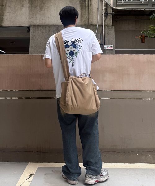 MONSTER REPUBLIC(モンスターリパブリック)の「ムーブメントフラワーミッドナイトブルーTシャツホワイト(Tシャツ/カットソー・レディース・その他・MEDIUM/SMALL/X-LARGE/LARGE)」の18枚目の写真