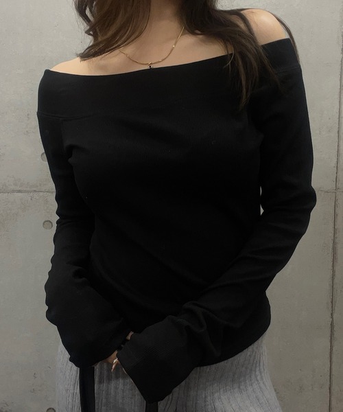 ROGER AND RAW(ロジャーアンドロウ)の「リブ長袖ワンショルトップス(Tシャツ/カットソー・レディース・スミクロ/ホワイト/ブラック・FREE)」の4枚目の写真