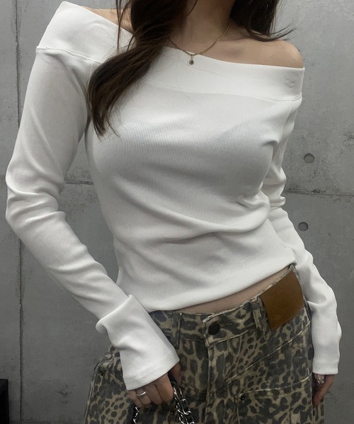 ROGER AND RAW(ロジャーアンドロウ)の「リブ長袖ワンショルトップス(Tシャツ/カットソー・レディース・スミクロ/ホワイト/ブラック・FREE)」の8枚目の写真