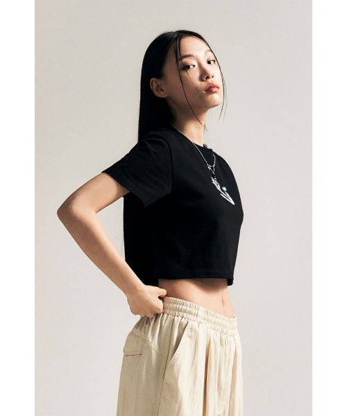SCHISM INDUCING（スキズムインデューシング）の「LOGO CROPPED T-SHIRT, BLACK（Tシャツ/カットソー・レディース・その他・MEDIUM）」の2枚目の写真