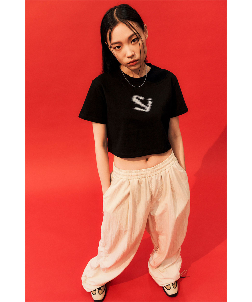 SCHISM INDUCING（スキズムインデューシング）の「LOGO CROPPED T-SHIRT, BLACK（Tシャツ/カットソー・レディース・その他・MEDIUM）」の3枚目の写真
