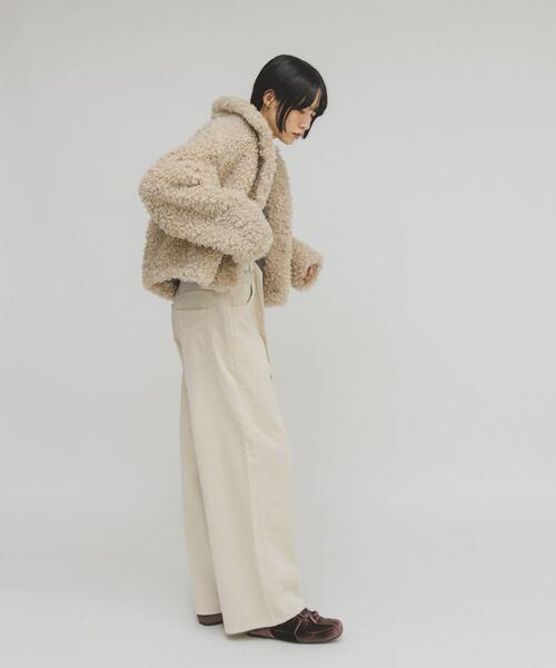 KBF(ケイビーエフ)の「コーデュロイストレートパンツ(その他パンツ・レディース・アイボリー/ネイビー・38/36)」の9枚目の写真
