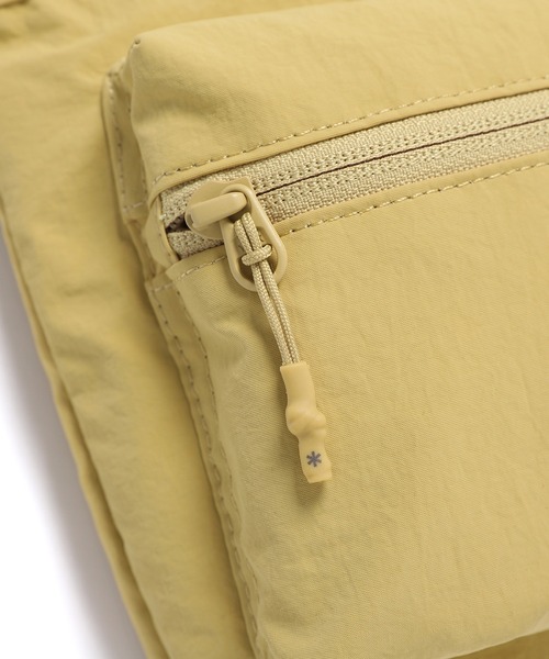 Snow Peak（スノーピーク）の「Snow Peak / Cample Mini Sacoche カンプル ミニサコッシュ 海外限定（ショルダーバッグ・レディース・ライトベージュ/サーモンピンク・ONE SIZE）」の9枚目の写真