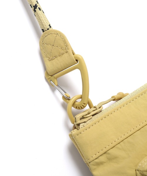 Snow Peak（スノーピーク）の「Snow Peak / Cample Mini Sacoche カンプル ミニサコッシュ 海外限定（ショルダーバッグ・レディース・ライトベージュ/サーモンピンク・ONE SIZE）」の10枚目の写真