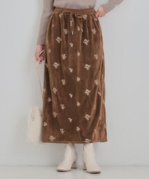 Cutie Blonde | 大人な小花柄が魅力の 刺繍ベロア調ナロースカート(スカート)