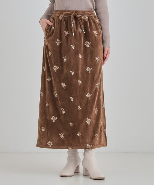 Cutie Blonde（キューティーブロンド）の「大人な小花柄が魅力の 刺繍ベロア調ナロースカート（スカート・レディース・ブラウン系その他/ブラック・01/02/03/04）」の17枚目の写真