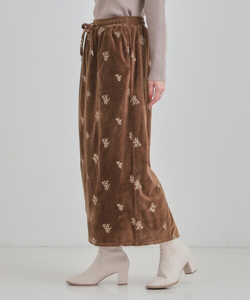 Cutie Blonde（キューティーブロンド）の「大人な小花柄が魅力の 刺繍ベロア調ナロースカート（スカート・レディース・ブラウン系その他/ブラック・01/02/03/04）」の18枚目の写真