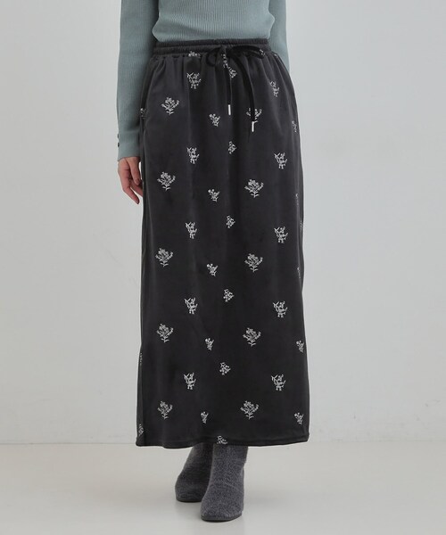 Cutie Blonde（キューティーブロンド）の「大人な小花柄が魅力の 刺繍ベロア調ナロースカート（スカート・レディース・ブラウン系その他/ブラック・01/02/03/04）」の12枚目の写真