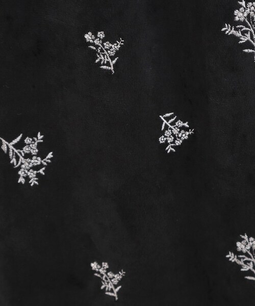 Cutie Blonde（キューティーブロンド）の「大人な小花柄が魅力の 刺繍ベロア調ナロースカート（スカート・レディース・ブラウン系その他/ブラック・01/02/03/04）」の15枚目の写真