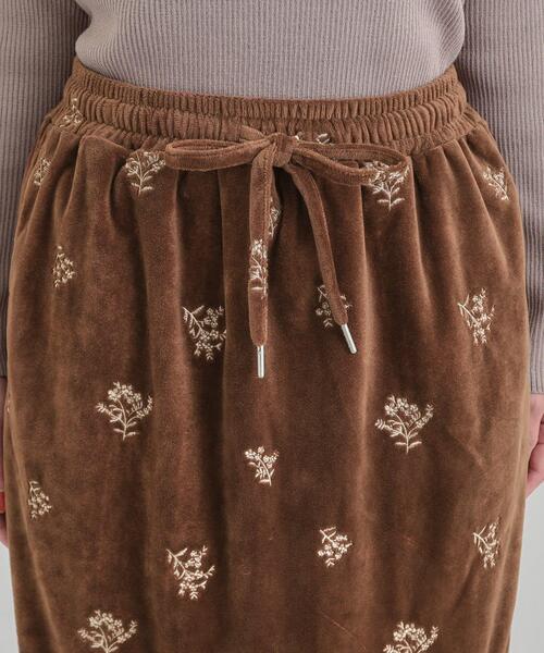 Cutie Blonde（キューティーブロンド）の「大人な小花柄が魅力の 刺繍ベロア調ナロースカート（スカート・レディース・ブラウン系その他/ブラック・01/02/03/04）」の7枚目の写真