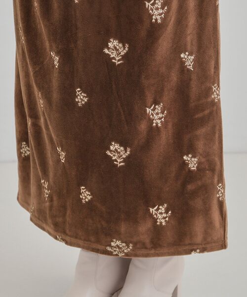 Cutie Blonde（キューティーブロンド）の「大人な小花柄が魅力の 刺繍ベロア調ナロースカート（スカート・レディース・ブラウン系その他/ブラック・01/02/03/04）」の9枚目の写真