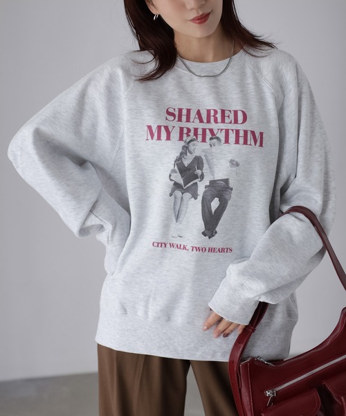 Riberry（リベリー）の「裏起毛フォトプリントスウェットトレーナー（スウェット・レディース・チャコールグレー/オートミール/ピンク・FREE）」の2枚目の写真