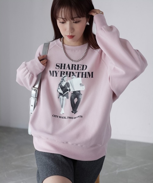 Riberry（リベリー）の「裏起毛フォトプリントスウェットトレーナー（スウェット・レディース・チャコールグレー/オートミール/ピンク・FREE）」の3枚目の写真