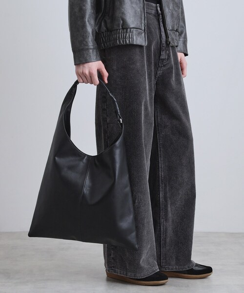 tk.TAKEO KIKUCHI（ティーケータケオキクチ）の「【牛革使用】リアルレザートラペゾイドバッグ（トートバッグ・メンズ・ブラック・00）」の4枚目の写真