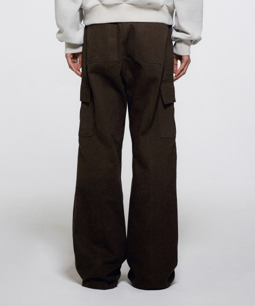 ERA(エラ)の「メンズ ダイアゴナルカット カーゴパンツ - ブラウン(その他パンツ・メンズ・その他・MEDIUM/LARGE)」の13枚目の写真