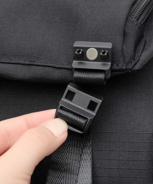 NAUTICA(ノーティカ)の「10ポケット 大容量 ミリタリー フラップトップ バックパック ミニポーチ付き A4・PC収納対応(バックパック/リュック・メンズ・ブラック・FREE)」の11枚目の写真