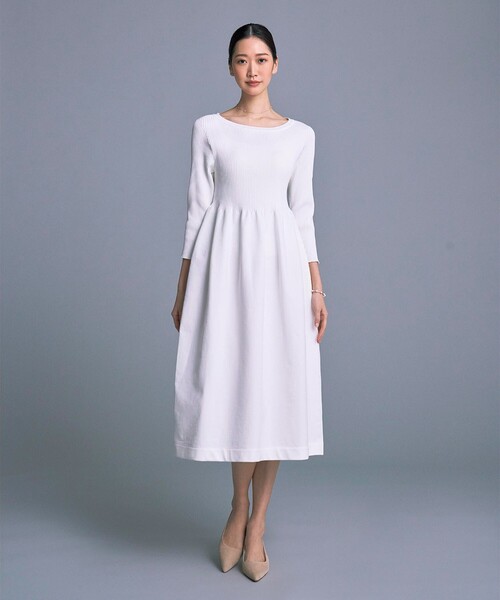EFFE BEAMS(エッフェビームス)の「バック ボタン ニット ワンピース(ワンピース・レディース・オフホワイト/ブラック・ONE SIZE)」の2枚目の写真