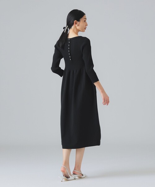 EFFE BEAMS(エッフェビームス)の「バック ボタン ニット ワンピース(ワンピース・レディース・オフホワイト/ブラック・ONE SIZE)」の1枚目の写真