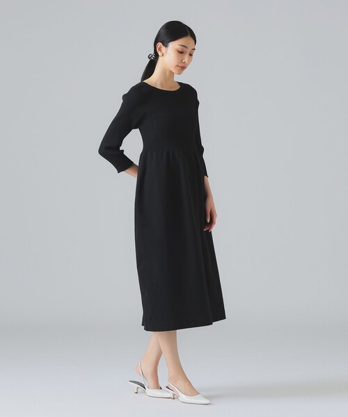 EFFE BEAMS(エッフェビームス)の「バック ボタン ニット ワンピース(ワンピース・レディース・オフホワイト/ブラック・ONE SIZE)」の15枚目の写真