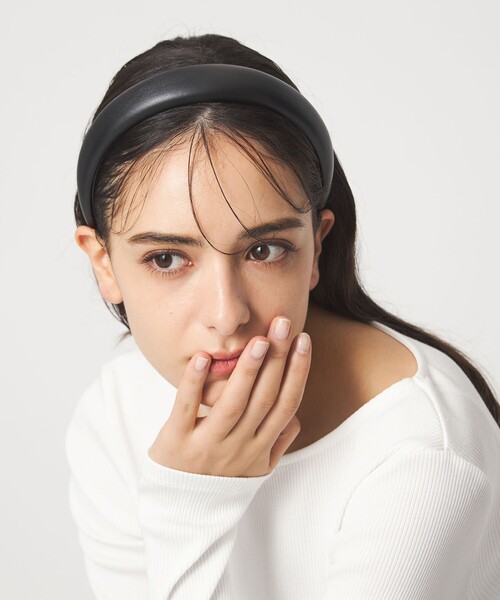 green label relaxing（グリーンレーベルリラクシング）の「レザーライク カチューシャ（カチューシャ・レディース・ブラック・FREE）」の2枚目の写真