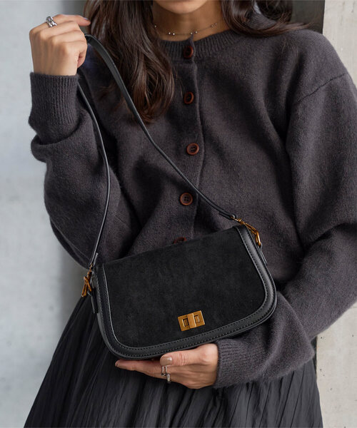 KOBE LETTUCE（コウベレタス）の「スウェードショルダーバッグ（ショルダーバッグ・レディース・ベージュ/ブラウン/ブラック・F）」の2枚目の写真