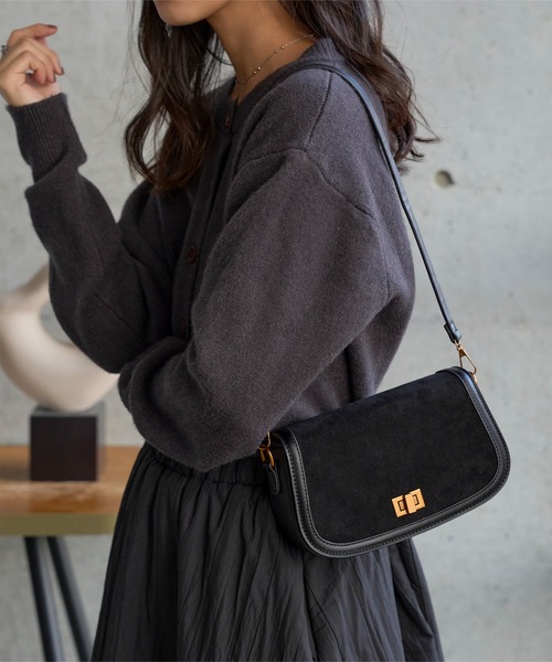 KOBE LETTUCE（コウベレタス）の「スウェードショルダーバッグ（ショルダーバッグ・レディース・ベージュ/ブラウン/ブラック・F）」の4枚目の写真