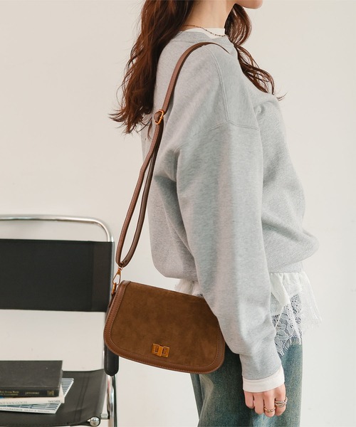 KOBE LETTUCE（コウベレタス）の「スウェードショルダーバッグ（ショルダーバッグ・レディース・ベージュ/ブラウン/ブラック・F）」の5枚目の写真