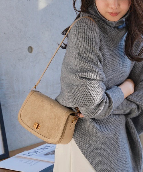 KOBE LETTUCE（コウベレタス）の「スウェードショルダーバッグ（ショルダーバッグ・レディース・ベージュ/ブラウン/ブラック・F）」の6枚目の写真