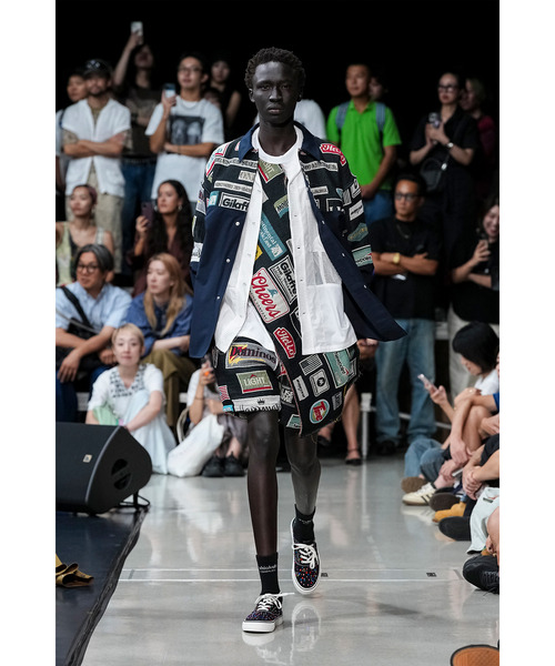 yoshiokubo（ヨシオクボ）の「yoshiokubo ヨシオクボ / MULTI-LOGO SHORT PT ゴブラン織マルチロゴ総柄ショートパンツ / YKS26421（その他パンツ・メンズ・ネイビー・3/2）」の2枚目の写真