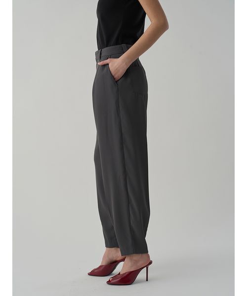 Henon.(ヘノン)の「ナローテーパードパンツ(その他パンツ・レディース・グレー/ブラック・38/36)」の15枚目の写真