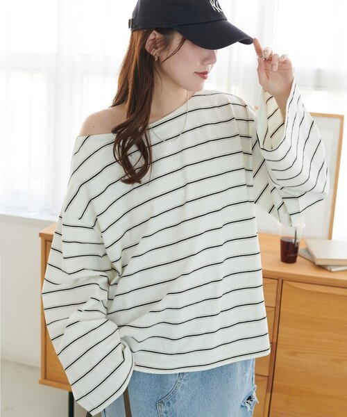 DISCOAT（ディスコート）の「2WAYワンショルボーダープルオーバー《WEB限定カラーあり》（Tシャツ/カットソー・レディース・ピンク/チャコールグレー/オフホワイト/ベージュ/ネイビー/ブラウン・FREE）」の2枚目の写真