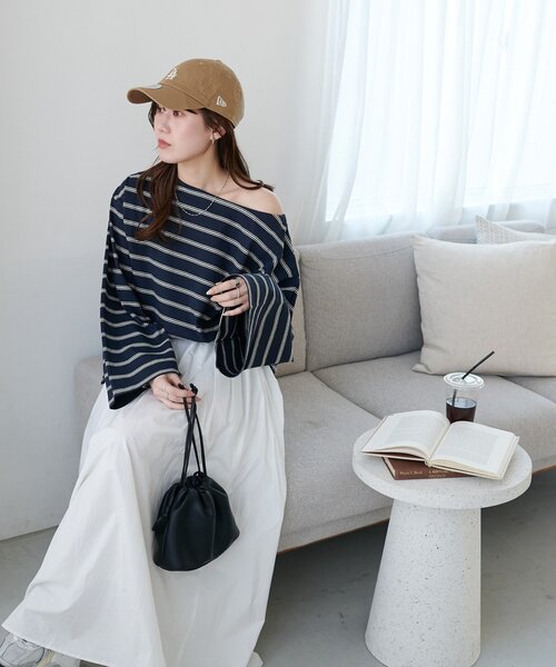 DISCOAT（ディスコート）の「2WAYワンショルボーダープルオーバー《WEB限定カラーあり》（Tシャツ/カットソー・レディース・ピンク/チャコールグレー/オフホワイト/ベージュ/ネイビー/ブラウン・FREE）」の17枚目の写真