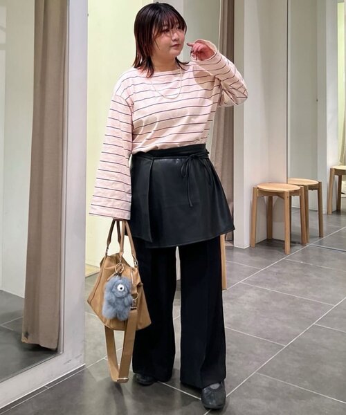 DISCOAT（ディスコート）の「2WAYワンショルボーダープルオーバー《WEB限定カラーあり》（Tシャツ/カットソー・レディース・ピンク/チャコールグレー/オフホワイト/ベージュ/ネイビー/ブラウン・FREE）」の8枚目の写真