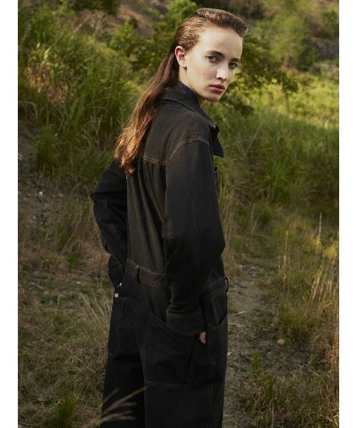 ELCHELE(エルチェレ)の「COMFY WORKER JUMPSUIT(つなぎ/オールインワン・レディース・インディゴブルー/コーラル・36/38)」の4枚目の写真