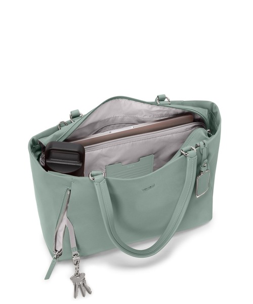 TUMI(トゥミ)の「VOYAGEUR 「ヴァレッタ」ミディアム・トート(A4/PC13インチまで対応)(トートバッグ・レディース・グリーン系その他・FREE)」の2枚目の写真